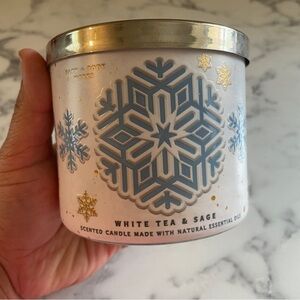 Bath&body works: white tea sage candle 14.5oz